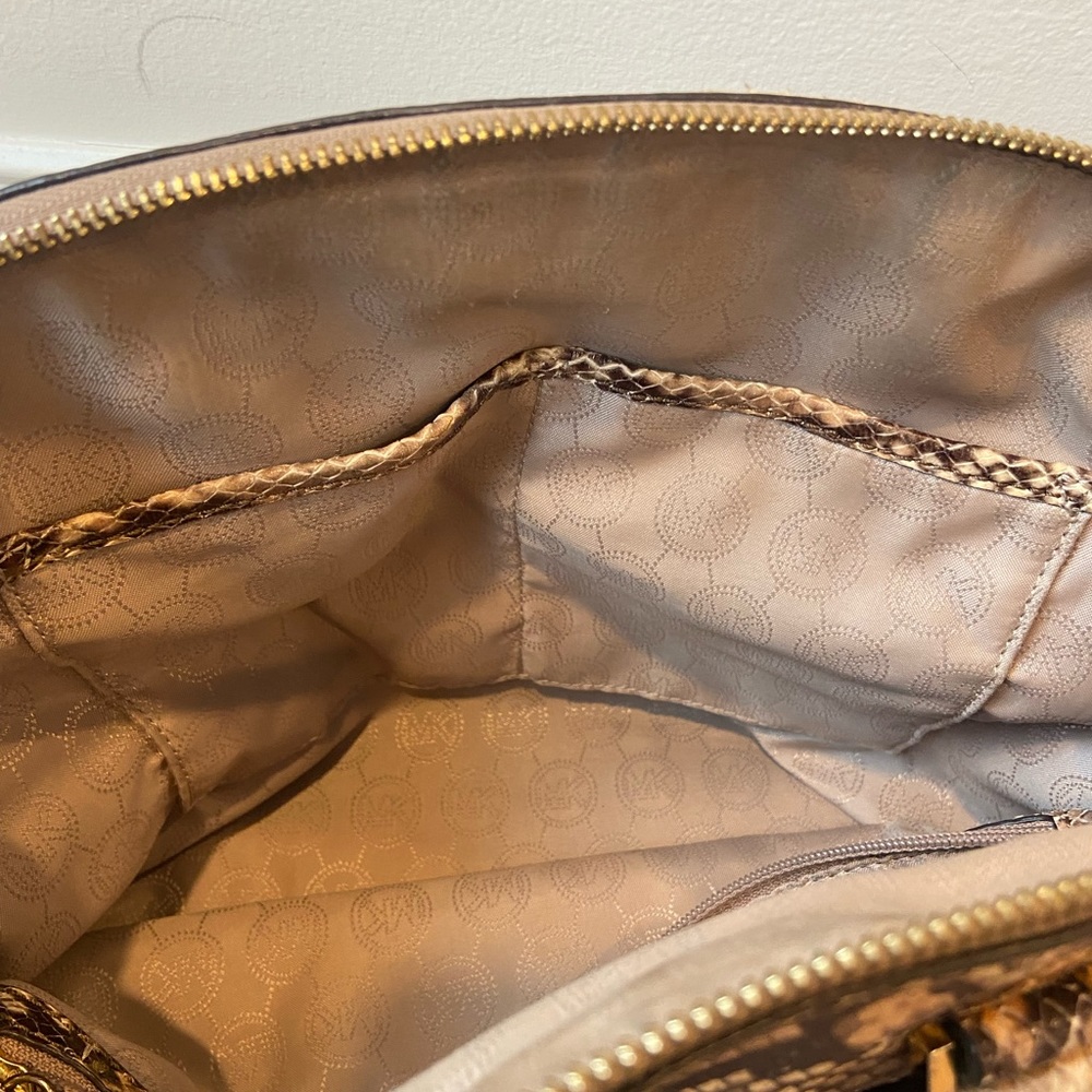 Michael Kors Riley Handbag - Picture 5 of 8